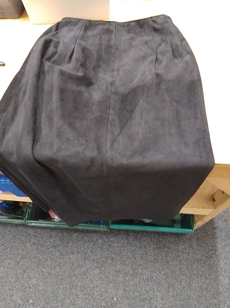 Harper's & queen suede  16 skirt 