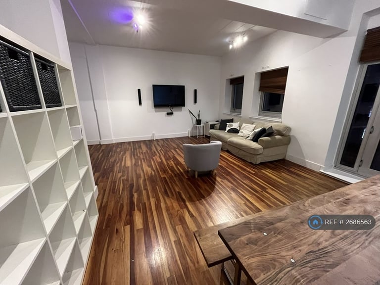 2 bedroom flat in Sunlight Square, London, E2 (2 bed) (#2686563)