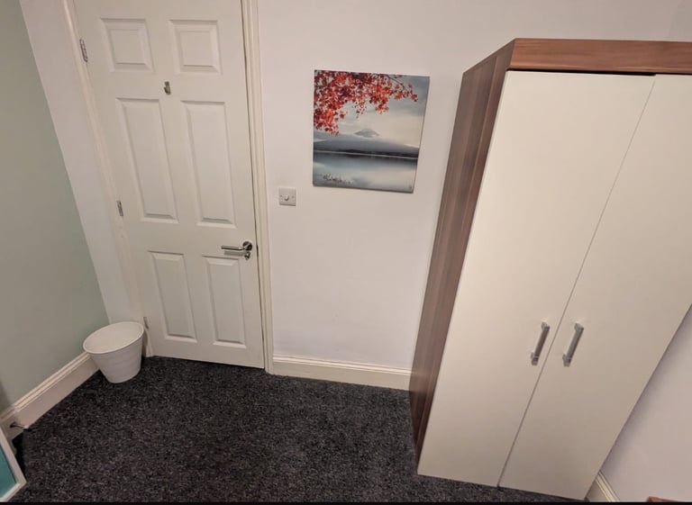 BS5 - Newly refurbished Ensuite in modern home 