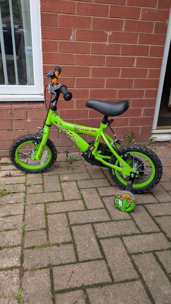 Dinosaur bike with stabilisers 