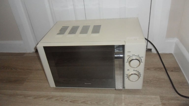 image for  BREVILLE MICROWAVE 800W