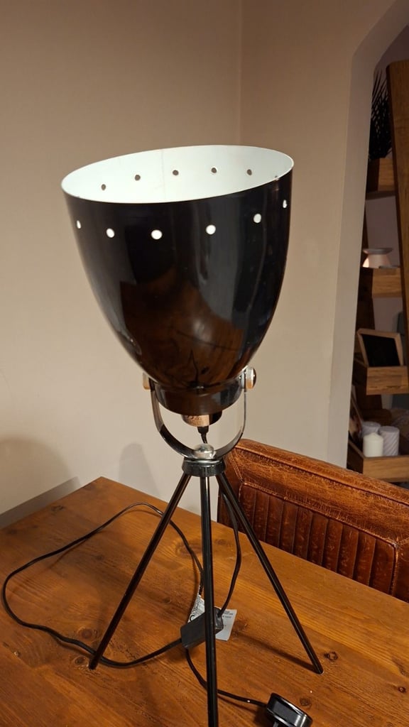 Black tripod lamp