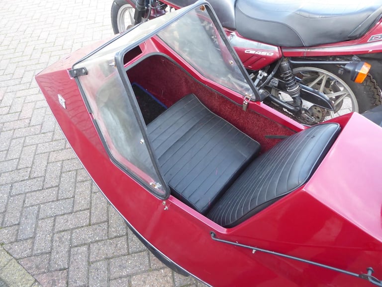 HONDA CB 450 SIDECAR OUT FIT SQUIRE SIDECAR HAD IT STARTS NEEDS A GOOD SERVICE