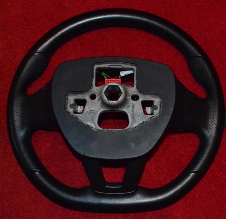 Mk 3 Ford Focus parts (Steering wheel, indicators and rear brake dust shields)