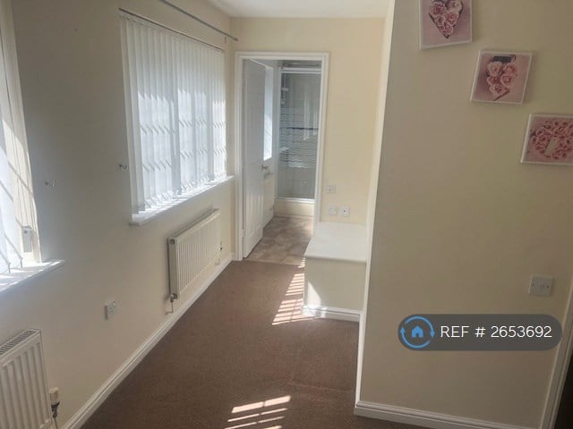 6 bedroom house in Oak Apple Crescent, Ilkeston, DE7 (6 bed) (#2653692)