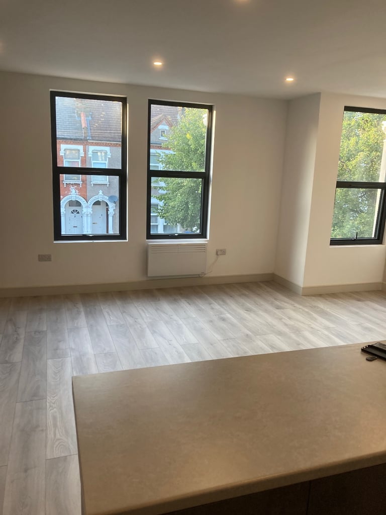Stunning New Development of 2 properties. 8 flats in Total. 5 mins walk to Croydon Train Station 