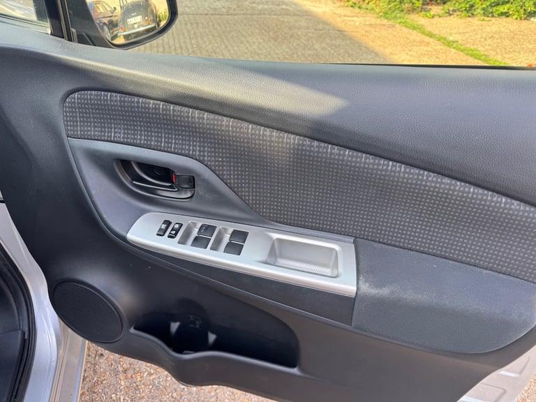 2016 Toyota Yaris Euro 6 Hatchback Petrol Automatic