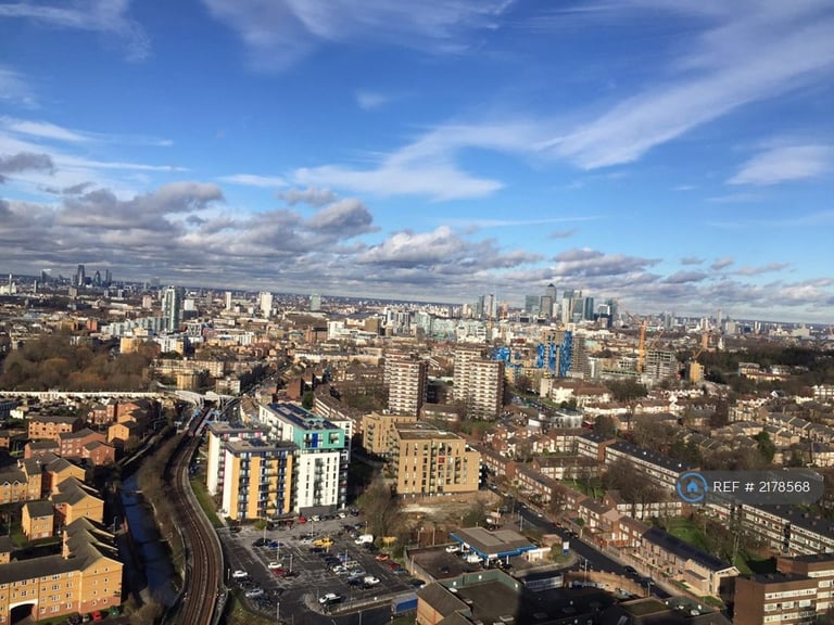 2 bedroom flat in Station Road, London, SE13 (2 bed) (#2178568)