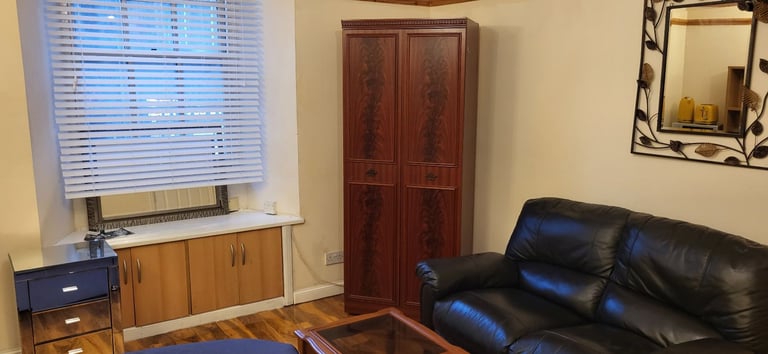 Bedsit to let  Perth city center 