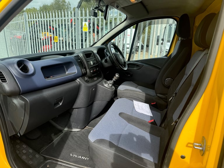 Show stopper 18 Vauxhall vivaro sport type LWB High Roof ideal camper thousand pounds of extras 