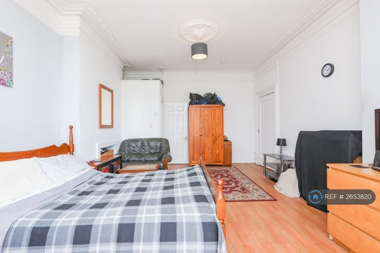 1 bedroom flat in Merthyr Road, Pontypridd, CF37 (1 bed) (#2653820)
