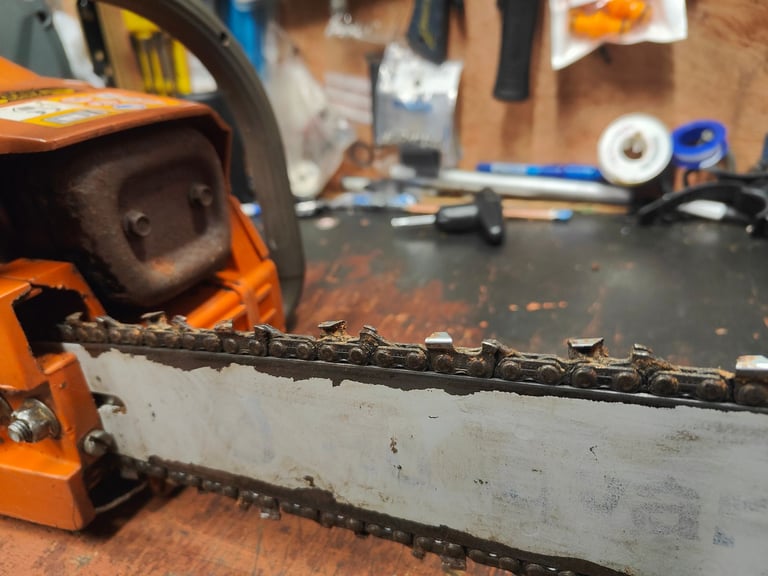 Husqvarna 141 Petrol Chainsaw, 14" 