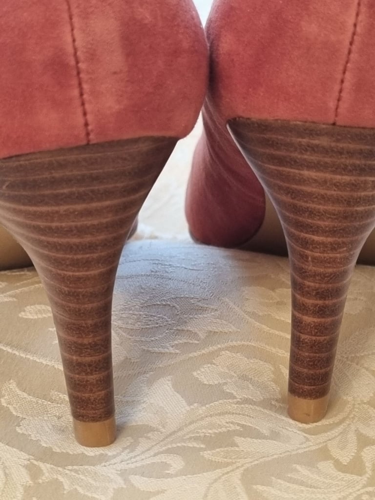 New: Ladies high-heel shoes