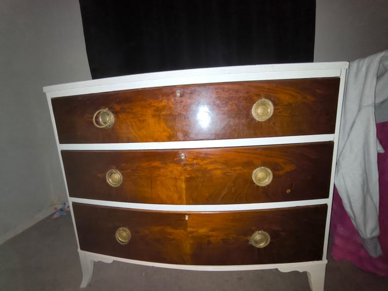 image for Vintage 3-Drawer Chest – Ideal Upcycling Project