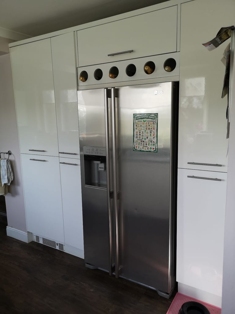 **SOLD** White gloss slab kitchen doors - great condition! 