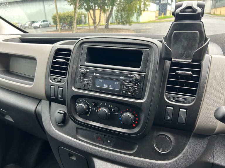 2017 Renault Trafic LL29 ENERGY dCi 125 Business+ lwb  Crew cab Van euro 6 no vat vat Crew Van Di...