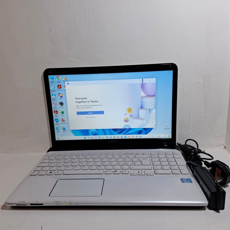 Sony Vaio SVE151J13M 15.6 Inc Intel-Core i5 CPU Win 11 Prof. with Activated 2024 Office 356 Laptop.