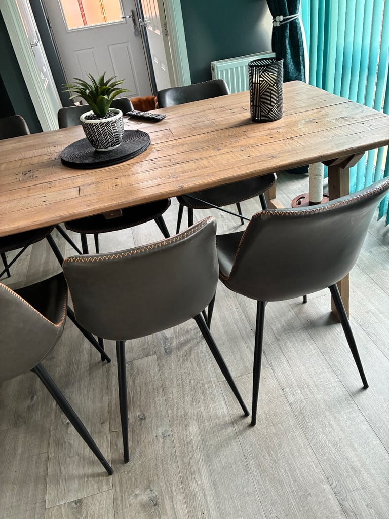 Stunning high quality 6 seater farmhouse table 