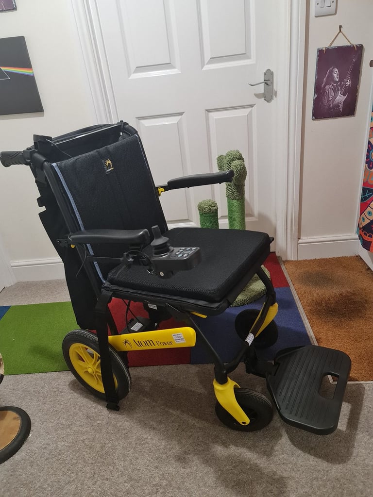 Scooterpac Atom Ulralight Power Chair weighing only 26lbs (12.1kg)