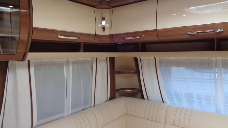 LMC 685 VIP Exquisit 5 BERTH,FIXED TRANSVERSE ISLAND BED CARAVAN 2019