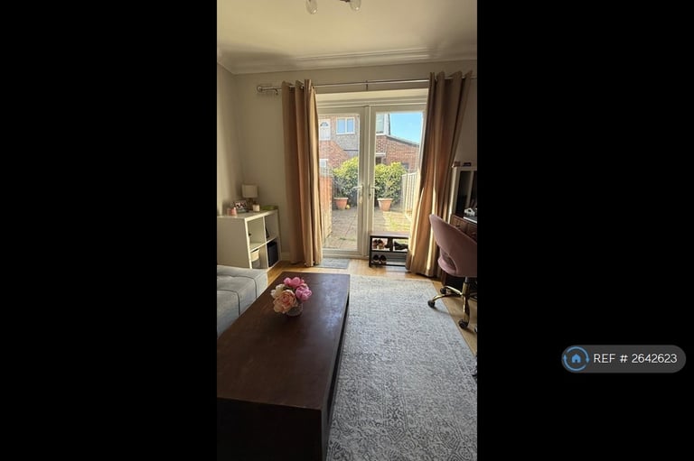 2 bedroom flat in Whitton Road, Twickenham, TW1 (2 bed) (#2642623)