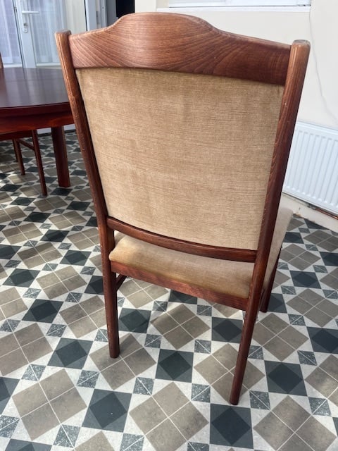 Mahogany extendable table and 6 velour upholstered chairs