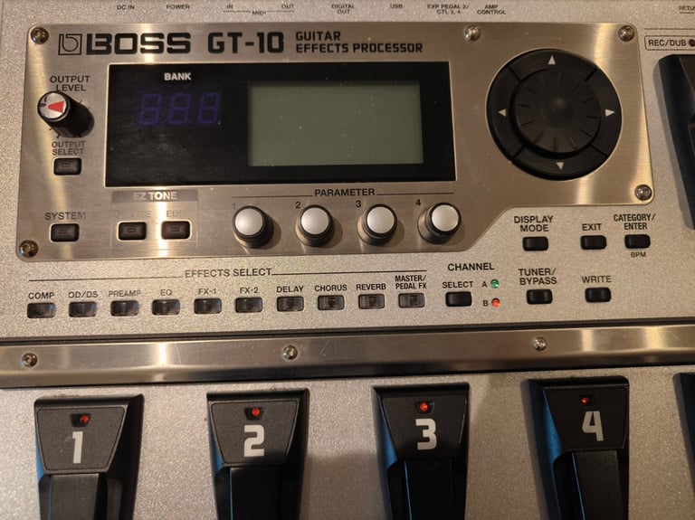 BOSS GT-10 Guitar Multi-Effects Processor with power supply