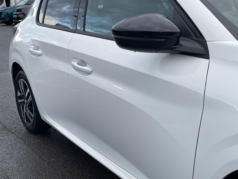 2023 Peugeot 208 1.2 PureTech Allure Premium + Euro 6 (s/s) 5dr HATCHBACK Petrol Manual