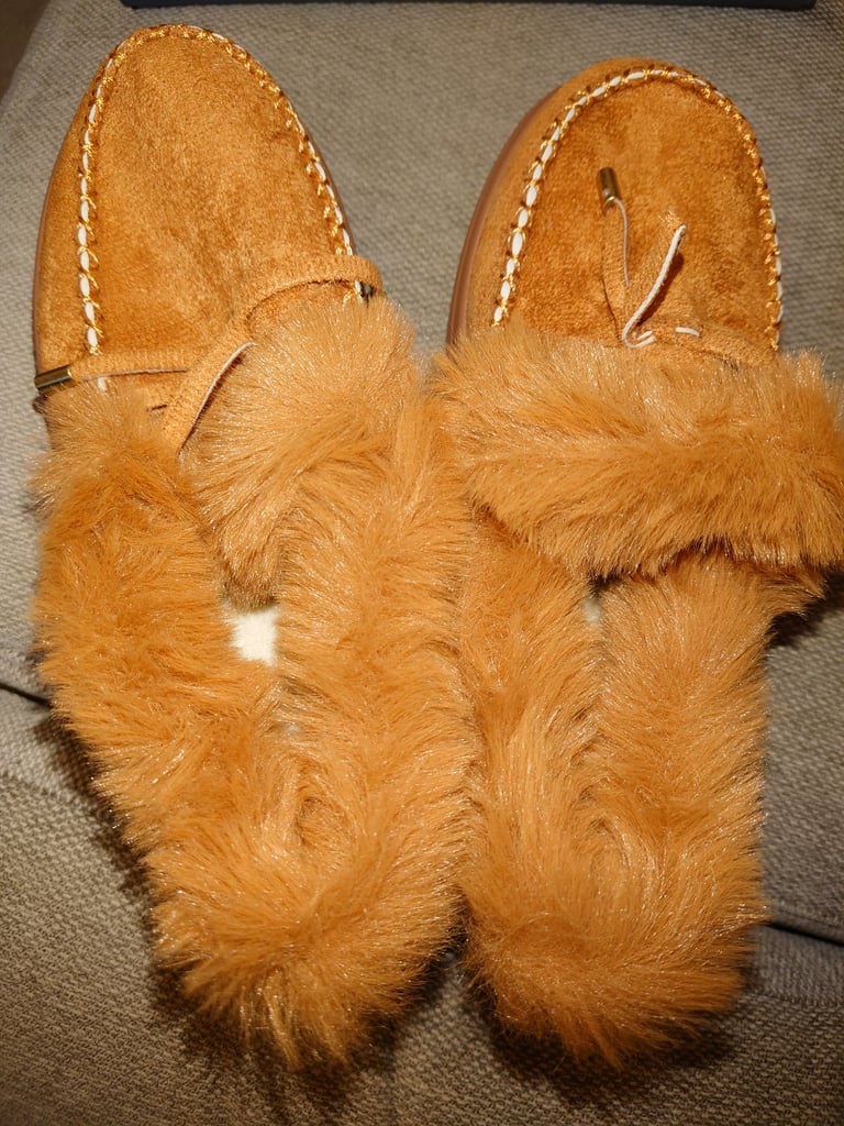 Brown slippers size 4 Euro 37