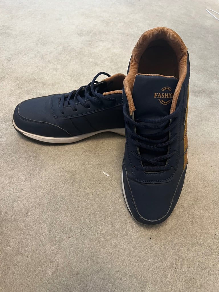 Men’s trainers size 9