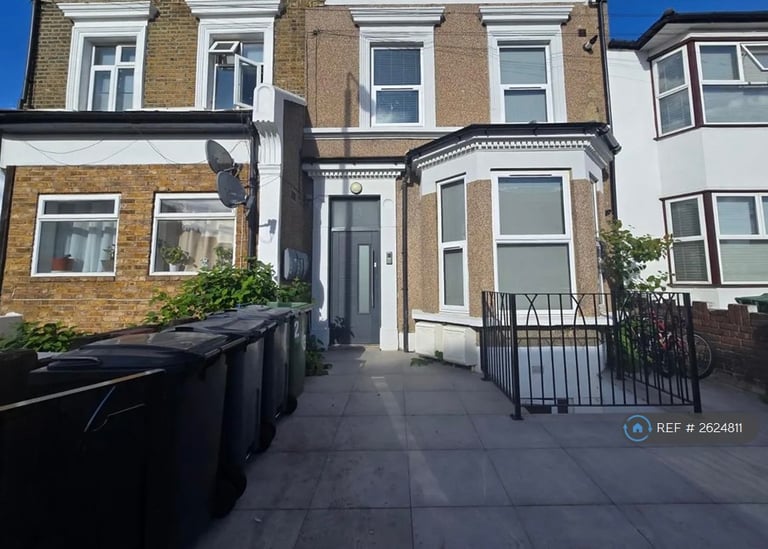 image for 3 bedroom flat in Langthorne Road, London, E11 (3 bed) (#2624811)