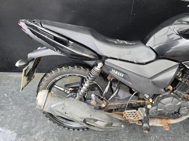 YAMAHA YS 125 PROJECT BIKE LEARNER LEGAL 125cc HPI CLEAR