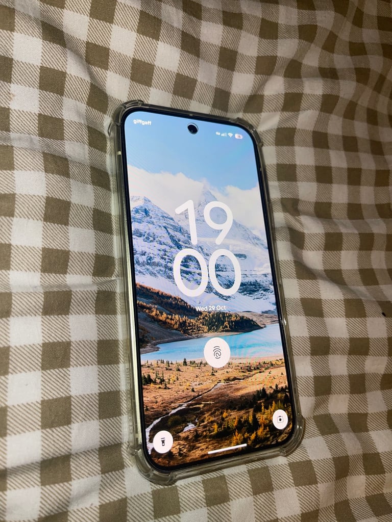 Brand New Google Pixel 10 256gb, in lemon grass color