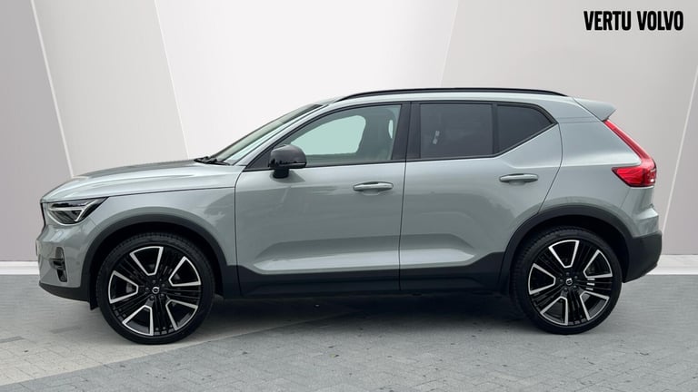2025 Volvo XC40 2.0 B3P Ultra Dark 5dr Auto Petrol Estate Estate Petrol Automatic