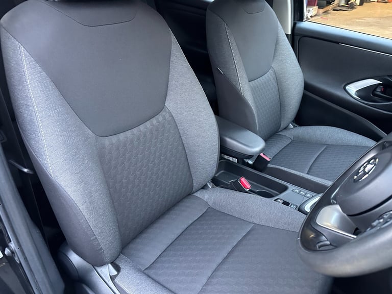 2022 Toyota Yaris 1.5 Hybrid Design 5dr CVT HATCHBACK Petrol/Electric Hybrid Automatic