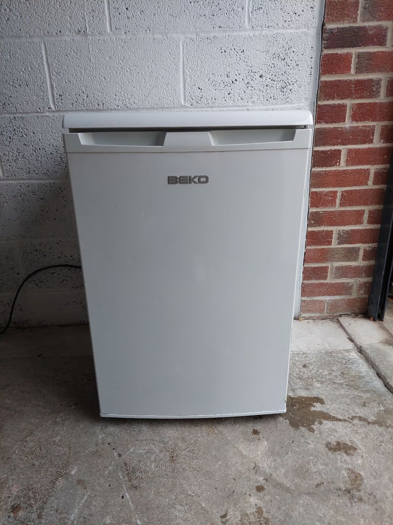BEKO Fridge with Freezer Compartment