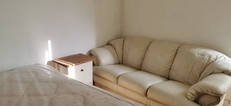1 big bedroom to rent in North Greenwich next to IKEA. Microwave Cooking Only!
