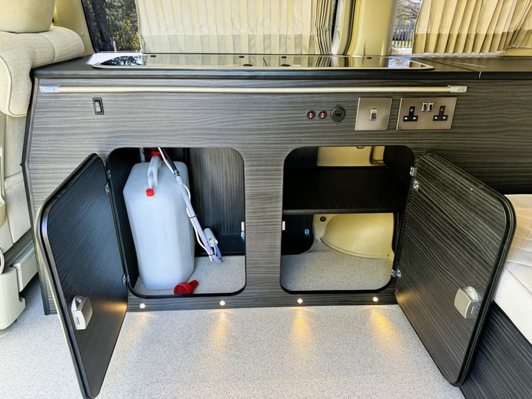 NISSAN ELGRAND FACE LIFT CAMPER VAN 3.5 V6 PETROL FULL SIDE KITCHEN CONVERSION
