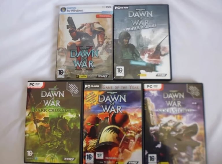 WARHAMMER 40000 DAWN OF WAR PC - CD ROM 5 Game Bundle