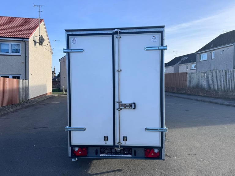 BRAND NEW 8FT X 5FT X 6FT SINGLE AXLE BOX TRAILER WITH BARN DOORS 1300KG BRAKED