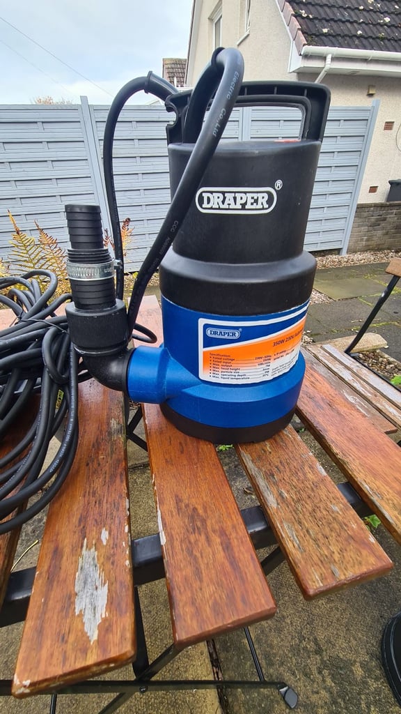Draper submersible water pump