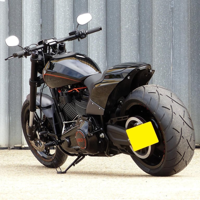 HARLEY DAVIDSON FXDRS SOFTAIL 114 1868. A MUSCLE CRUISER IN PERFECT CONDITION.