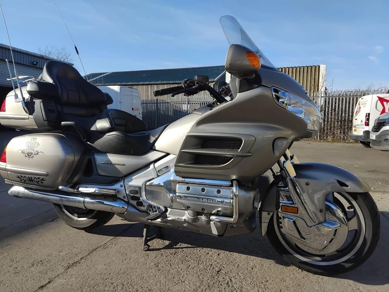 2002 02 HONDA GL 1800 A-2 GOLDWING LUXURY CRUISER TOURING TOURER GOLD WING