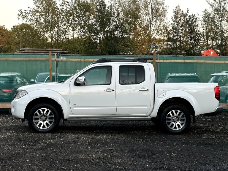 2013 Nissan Navara 3.0 dCi V6 Outlaw 4WD Diesel 4-Door Diesel