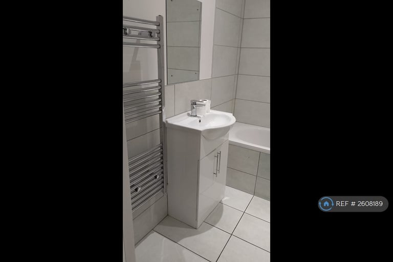 2 bedroom flat in Bury Road, Rawtenstall, Rossendale, BB4 (2 bed) (#2608189)