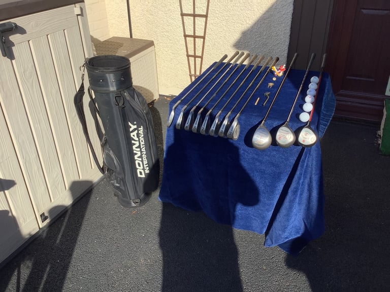 Set of John Letters graphite golf clubs, in a lovely Donnay golf bag. 