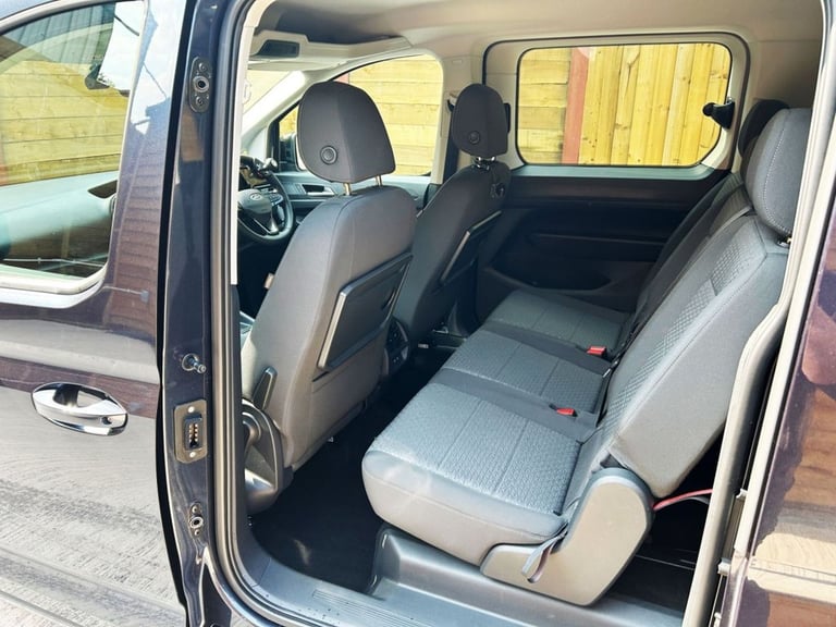 2024 Ford Tourneo Connect 2.0 EcoBlue Titanium 5dr Auto [7 seat] MPV DIESEL Automatic