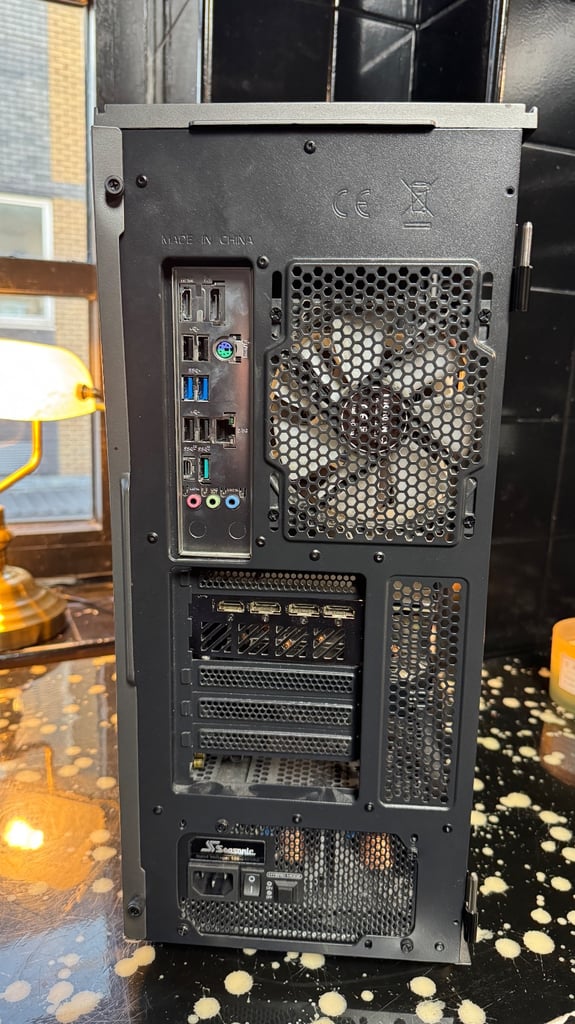  High-End Custom PC – i7 13700K / RTX 4090 / 64GB RAM / 2TB NVMe SSD