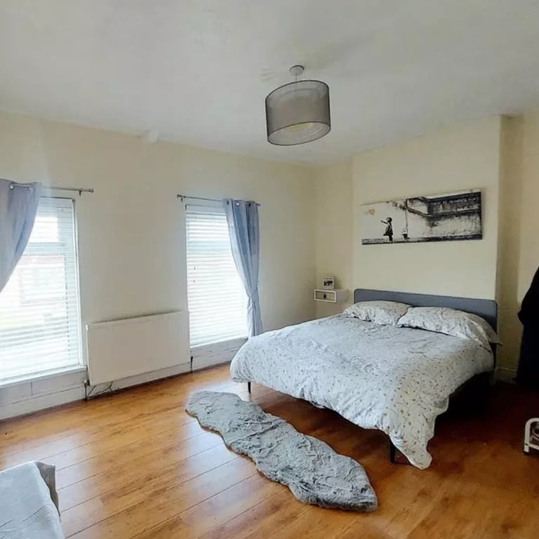 image for Chale Grove provides SUPPORTED HOUSING comprising 3 spacious Rooms. UNIVERSAL credits apply.