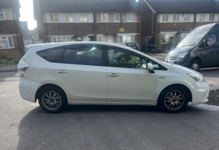 Toyota prius plus hybrid 